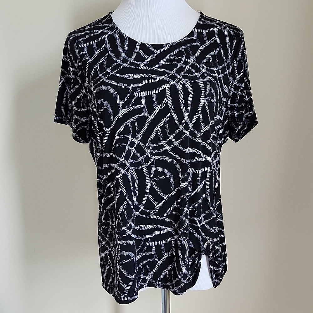 Chico's Black & White Short Sleeve Abstract Pattern Top Size Large